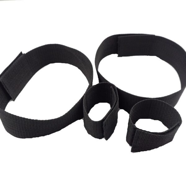 WRIST TO THIGH RESTRAINTS
